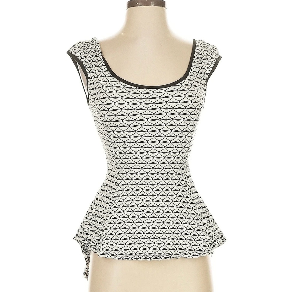 Black and White Patterned Women's Top size small